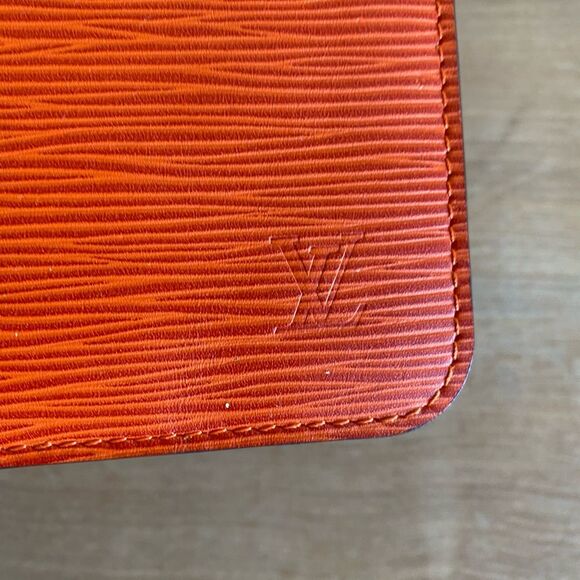 Authentic Louis Vuitton epi clutch bag - Picture 6 of 9
